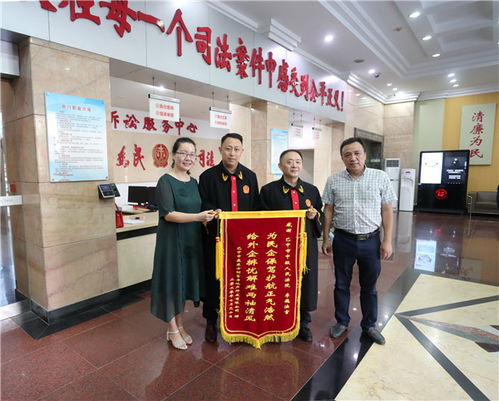 巴中中院優化營商環境初見成效，企業贈送錦旗表謝意